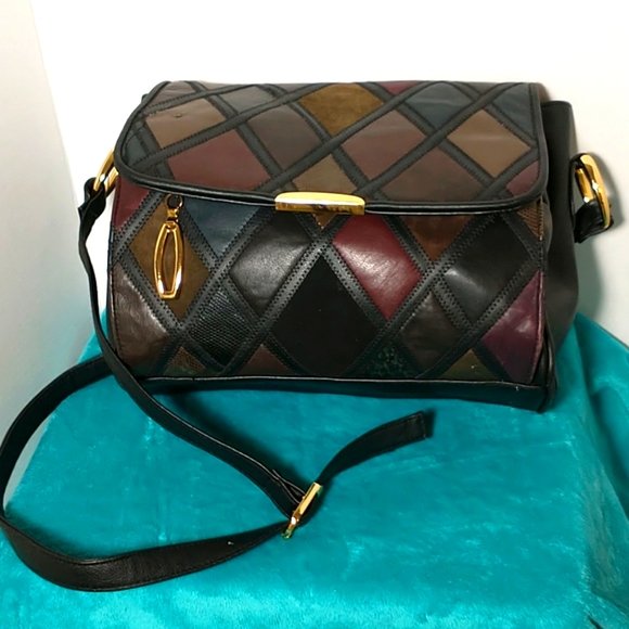 Cabin Creek women's shoulder bag. - Picture 2 of 11